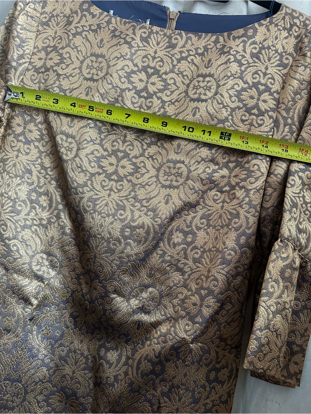 Donna Morgan Gold Metallic Brocade Shift Dress with Flared Sleeves Size 10/US - Picture 9 of 10